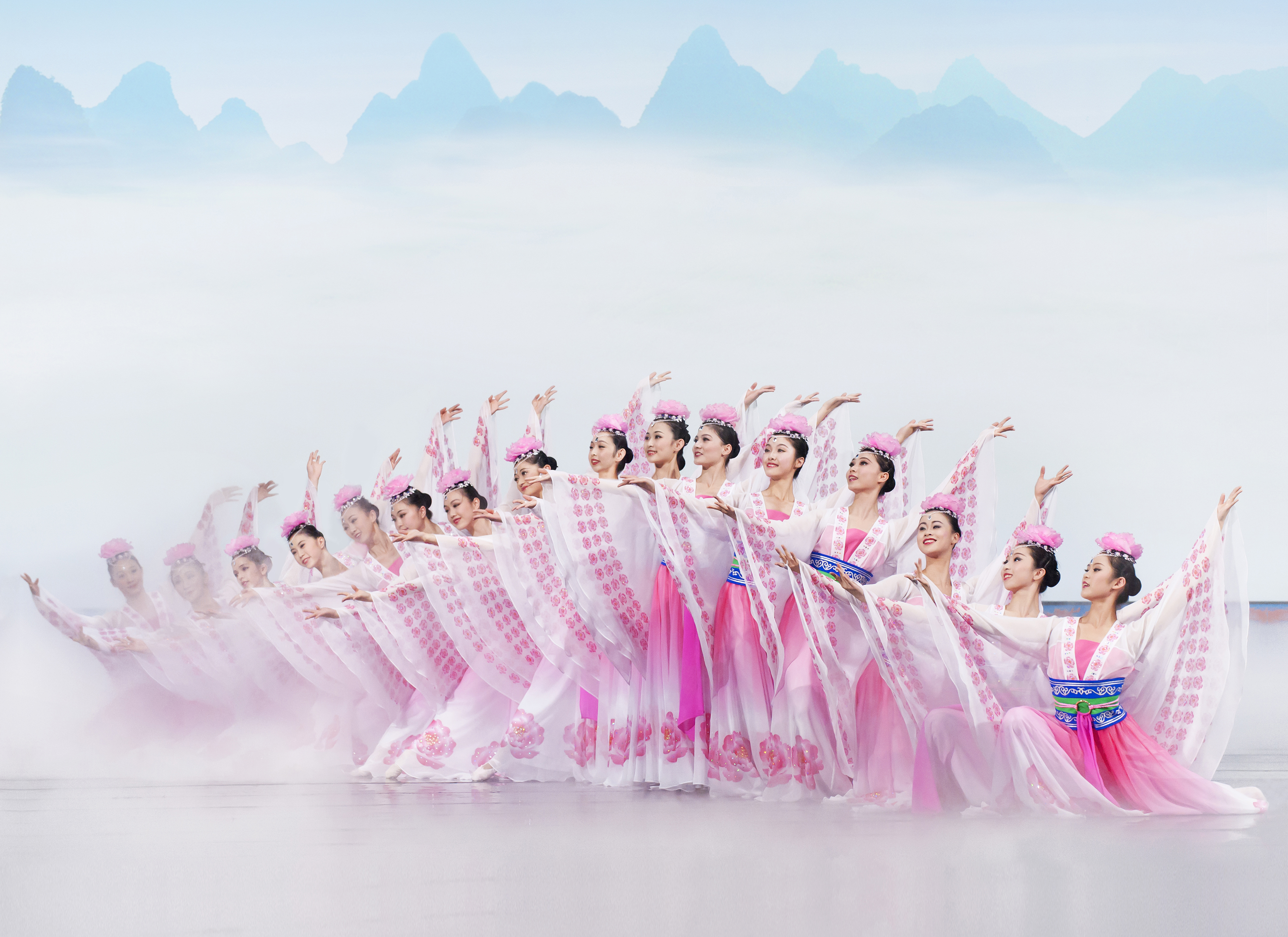 Кастинг китай. Shen Yun костюмы. Китайский танец. Китайский традиционный танец. Корейские национальные танцы.