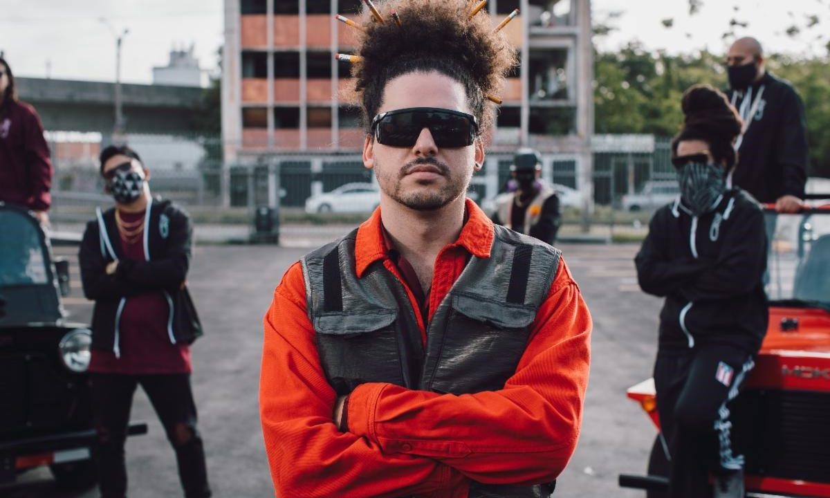 Puerto Rican Rapper PJ Sin Suela Releases Surprise Bilingual Track “DUOLINGO”